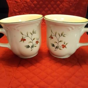 Pfaltzgraff winterberry cups Set of 2